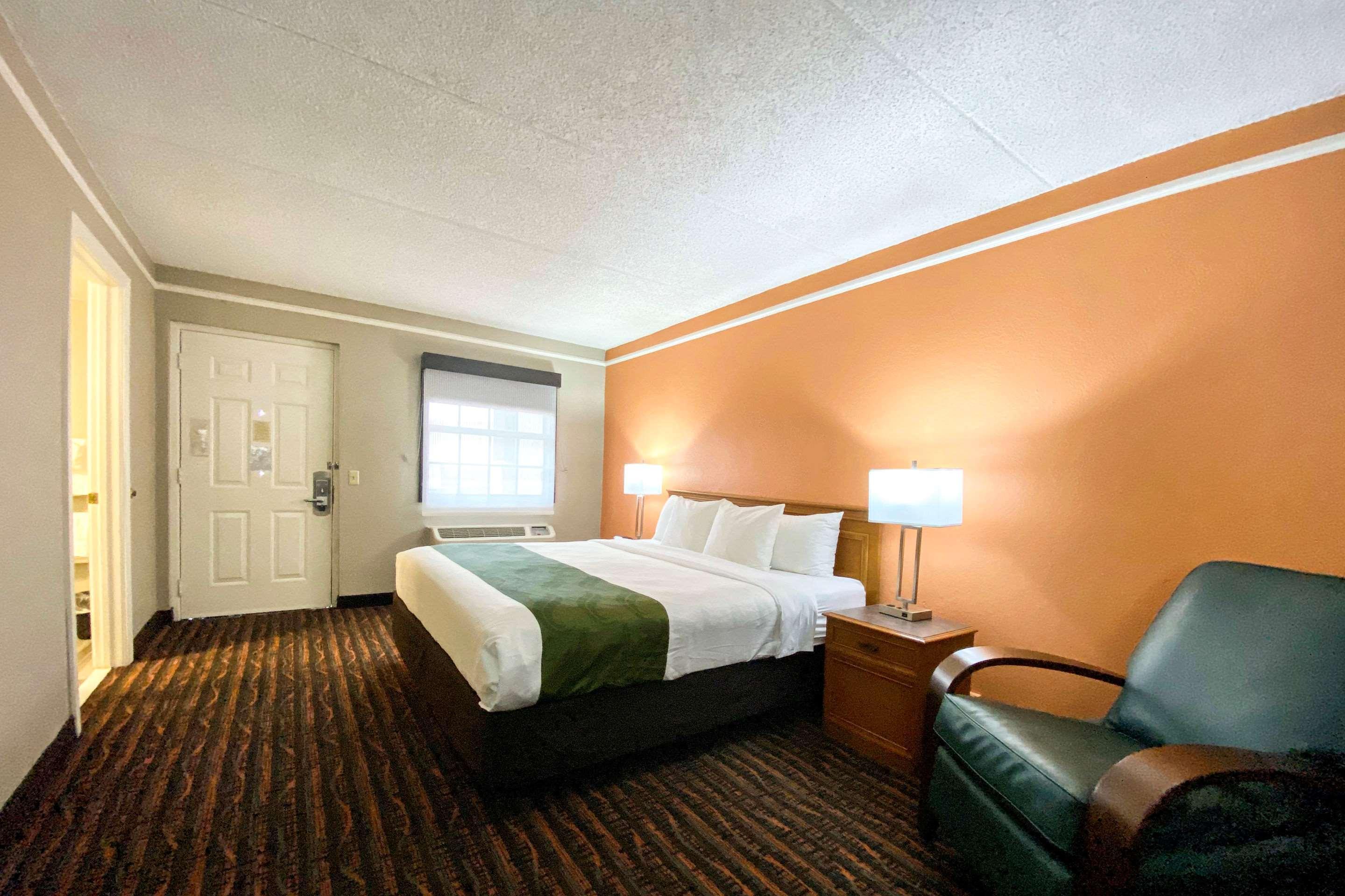 Quality Inn 2*